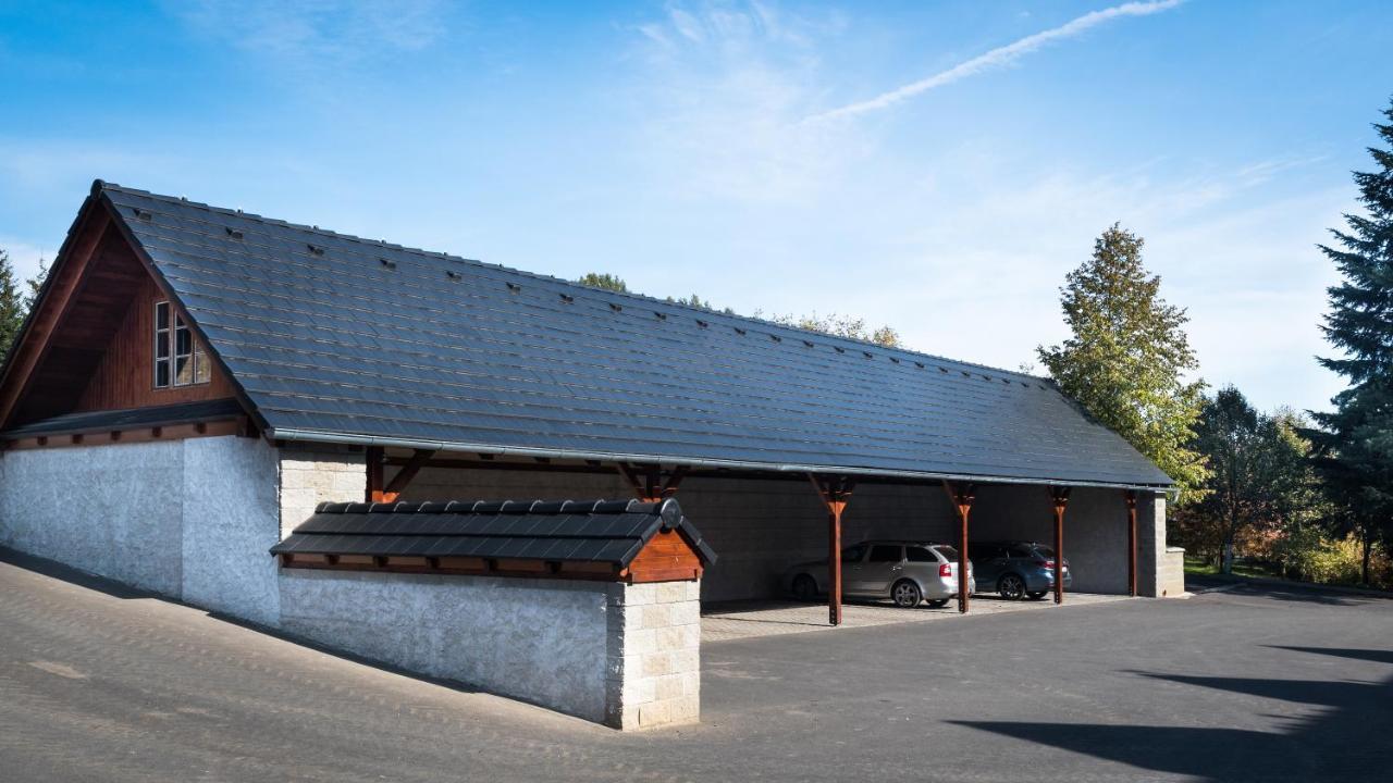 赫尔伯格酒店 Suchá Rudná 外观 照片