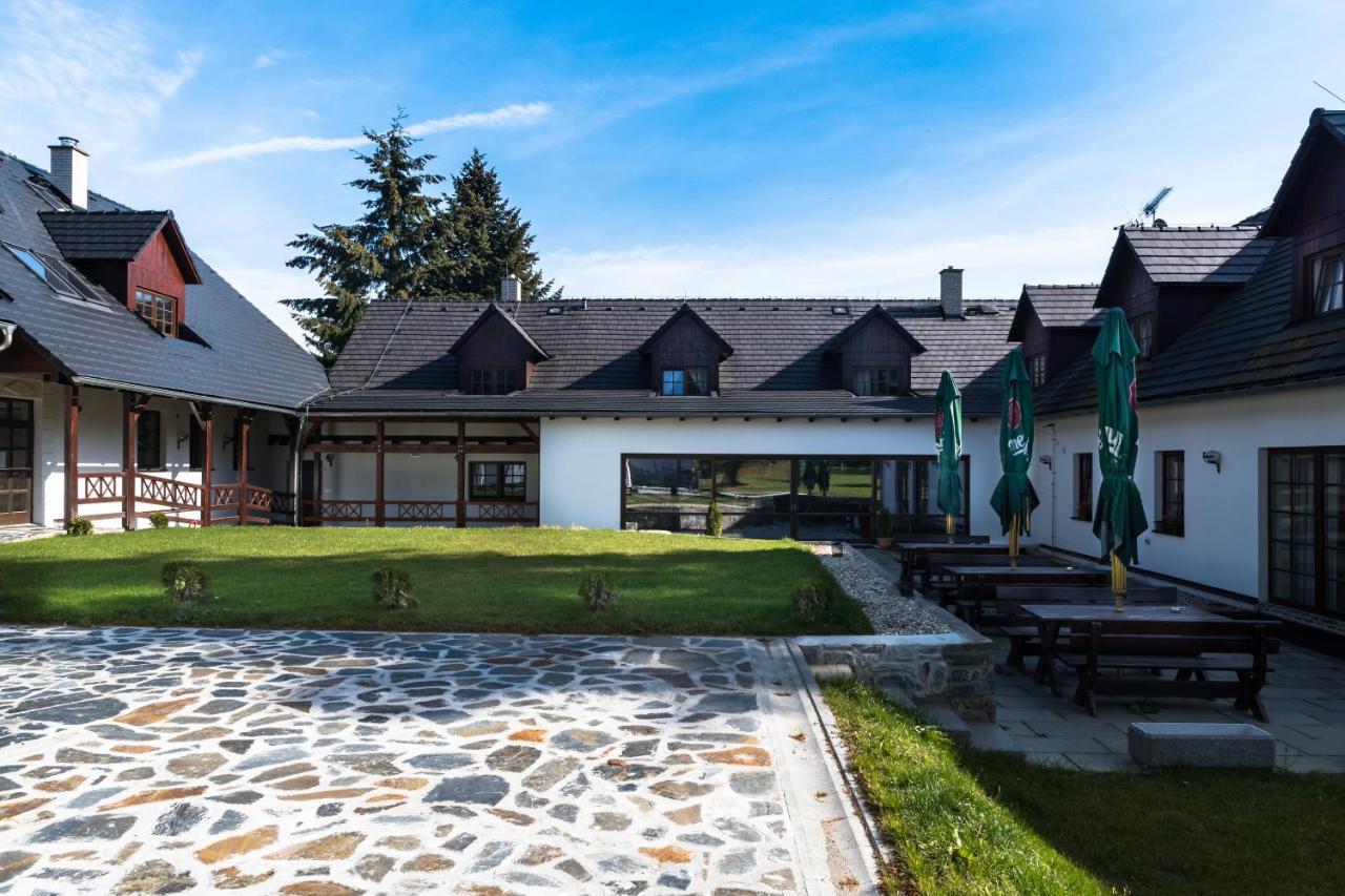 赫尔伯格酒店 Suchá Rudná 外观 照片